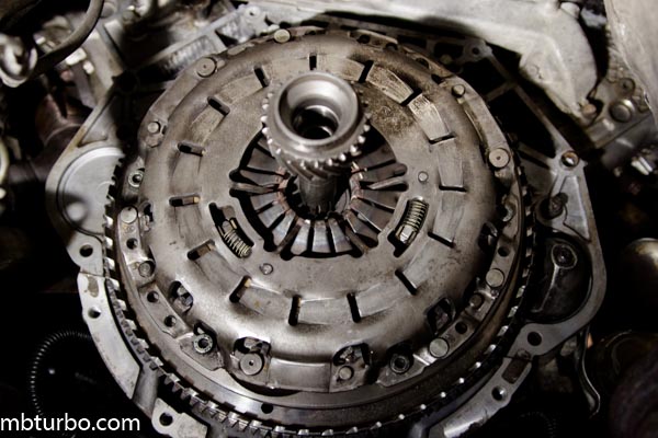 Flywheel clutch install m62 engine (1)